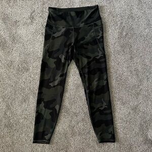 Old Navy | Active Workout Exercise Camo Leggings Size Medium